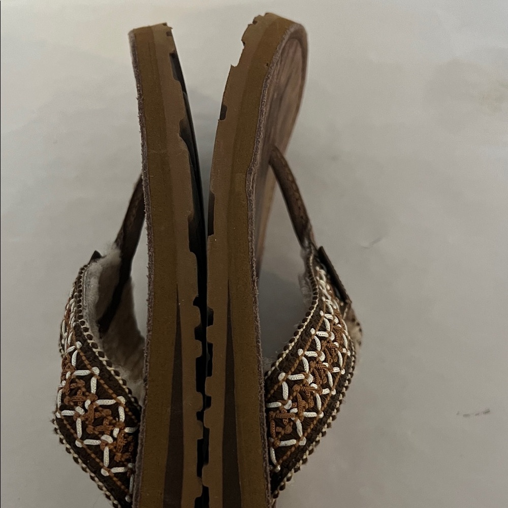UGG Brown Suede Shearling Thong Sandals with Woven Strap Sz 9 - Picture 13 of 16